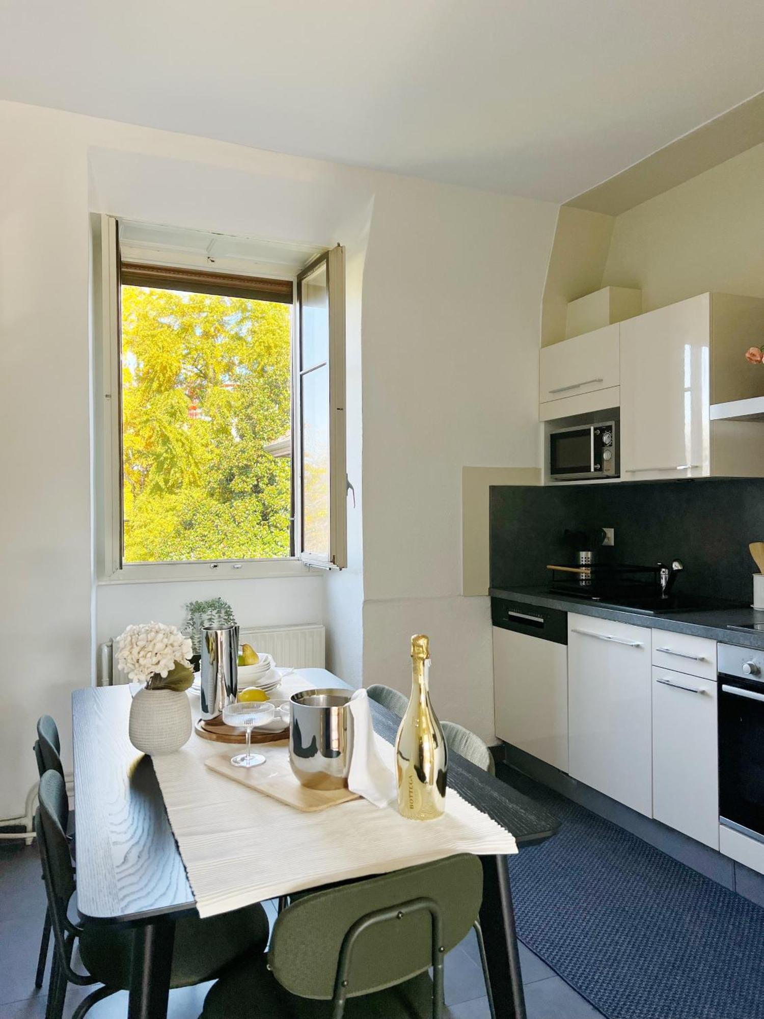 Montreux Riviera Suite Waterfront 3 Bedrooms Private Parking Exteriör bild